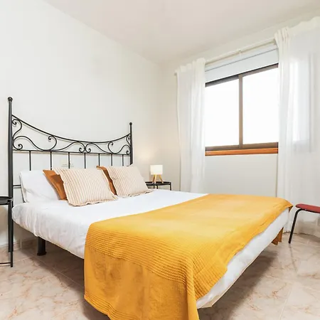 Olas - Coastal Escape With Charm & Comfort *