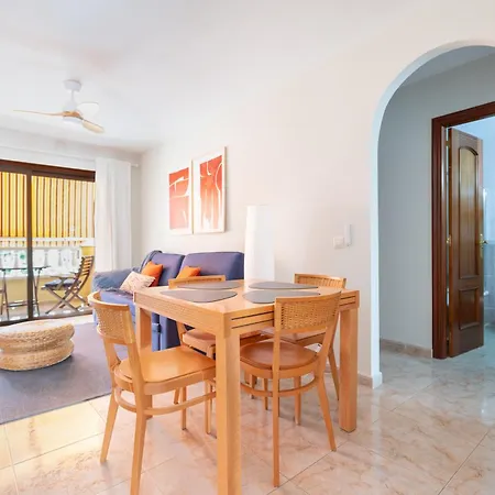 Olas - Coastal Escape With Charm & Comfort