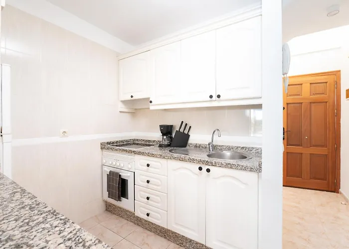 Olas - Coastal Escape With Charm & Comfort