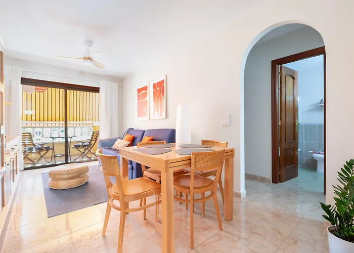 Olas - Coastal Escape With Charm & Comfort