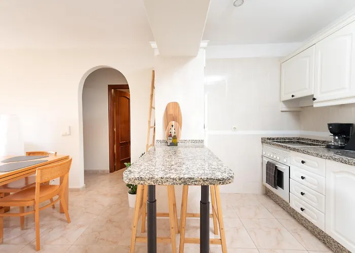 Olas - Coastal Escape With Charm & Comfort *